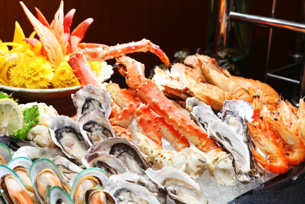 Seafood buffet vs à la carte in Phuket? Endless crabs and lobsters await at a buffet