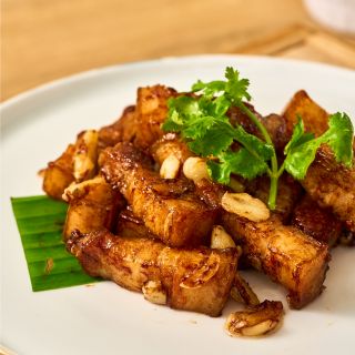 Moo Kau glua